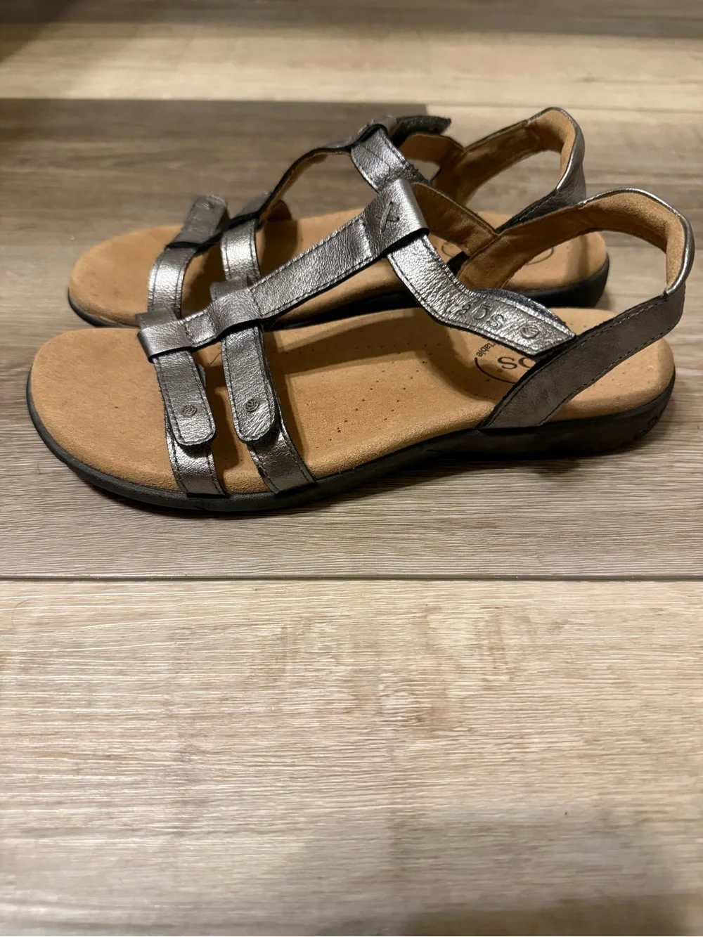 Taos Footwear Metallic Pewter Strappy T‑Bar Sandals